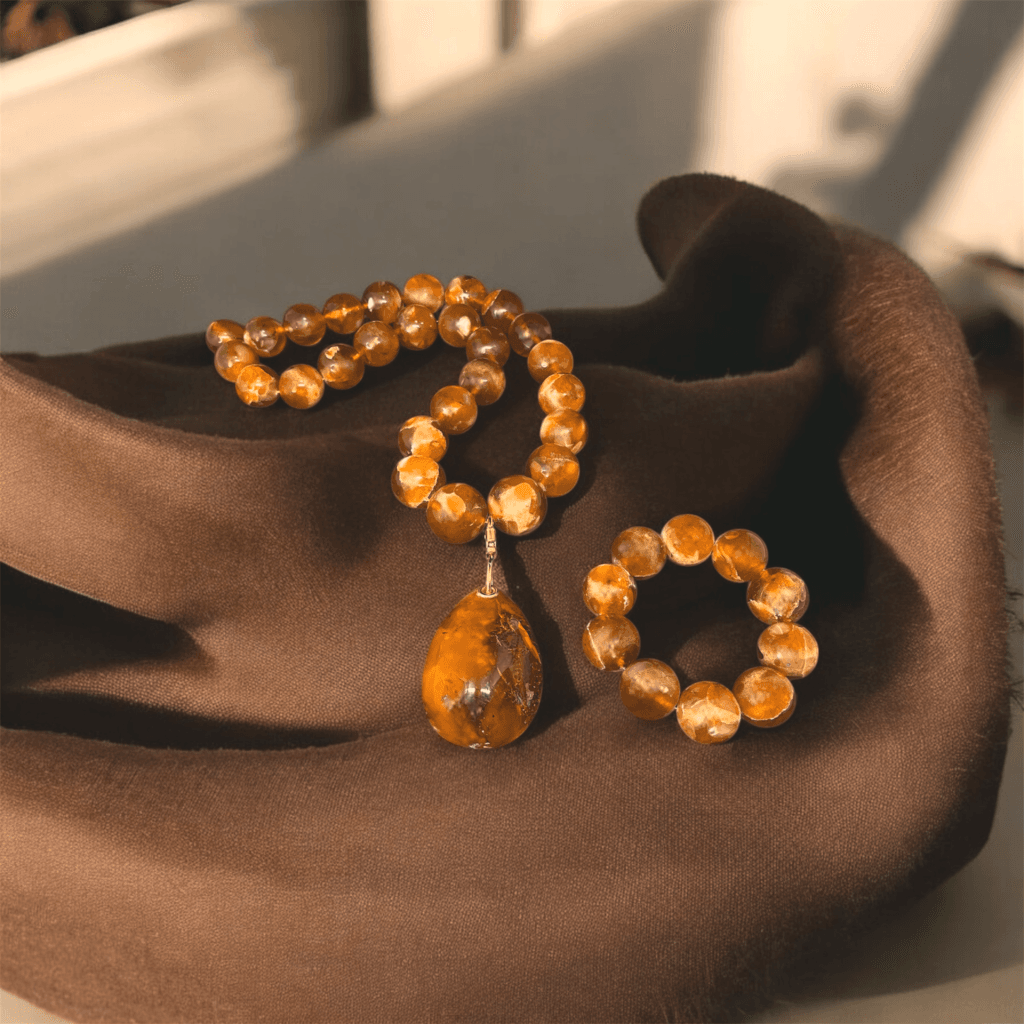 Timeless Amber Duo – elegant amber necklace and bracelet set handcrafted from natural amber.